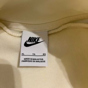 Nike xl youth or women’s small